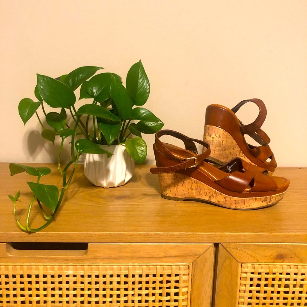 Womens Size 8 Medium Wedged Sandals
